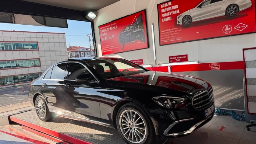 Ekspertiz hizmetini sağladığımız siyah mercedes marka araba